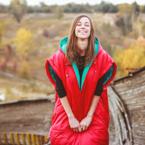 От создателей: Как киевлянка придумала шить куртки-спальники для путешествий