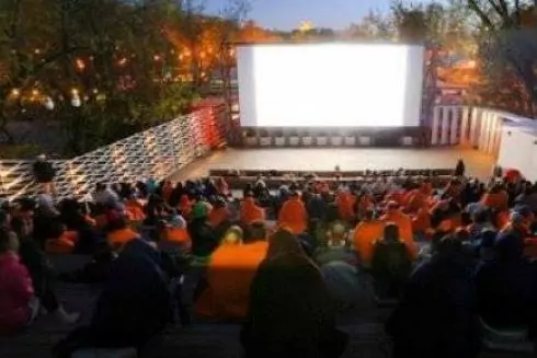 На ВДНГ облаштують великий кінотеатр просто неба