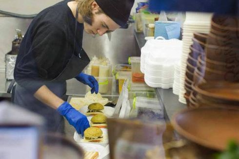 Веганское кафе One Planet уезжает с Воздвиженки и открывает бар