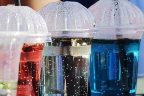 Через два года в ЕС запретят одноразовую пластиковую посуду