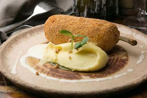 Сало в шоколаде и борщ в капусте: Во Львове открылась “Канапа” Димы Борисова