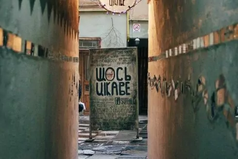 Як у Львові відкрили антикафе та магазин прикрас у старій квартирі