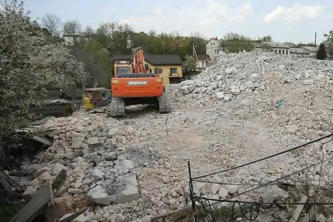 У Львові знесли незаконну багатоповерхівку. Вперше в історії України