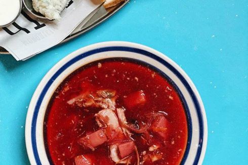 Алекс Купер запустив онлайн-кулінарію: олів'є, шуба, борщ і бургери за демократичними цінами