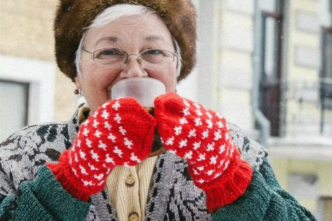 Бабуся зв'язала. Місцева марка олдскульних рукавиць від київських пенсіонерів