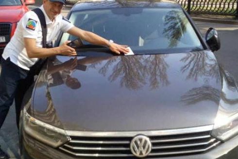 У Києві з'явилися інспектори з паркування. Що вони роблять