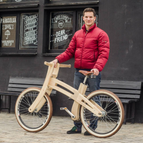 Как киевлянин производит деревянные велосипеды