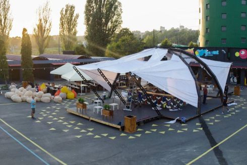 В Киеве открылась еще одна площадка с уличной едой и развлечениями