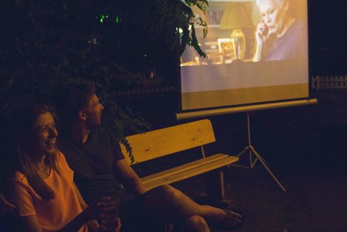 Тихая вечеринка: кинопоказы, гриль и dj-сеты во дворе обычного дома