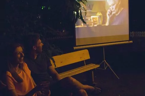 Тихая вечеринка: кинопоказы, гриль и dj-сеты во дворе обычного дома