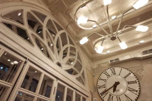 На Большой Васильковской открылся ресторан израильской кухни Adelle