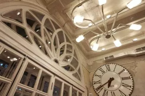 На Большой Васильковской открылся ресторан израильской кухни Adelle