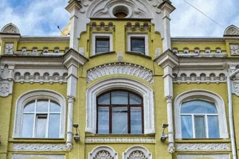 У Києві пропонують послугу демонтажа цар-балконів