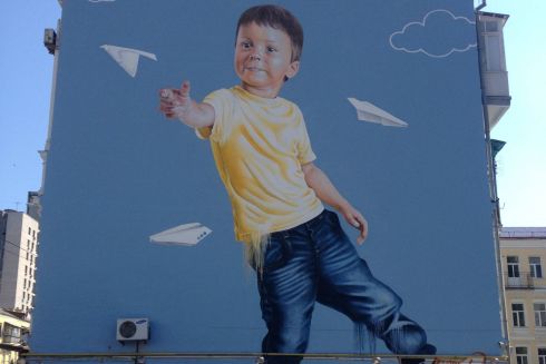 На Горького дорисовали еще одно граффити