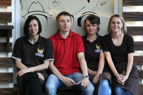 Как трамвайную остановку на Контрактовой превратили в закусочную