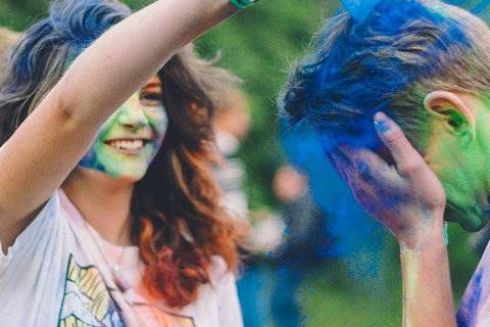 Праздник красок Холи в Instagram