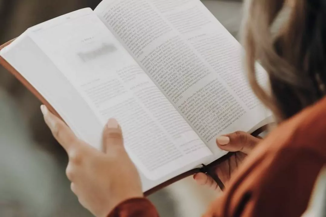 Что читать в метро: 5 сборников рассказов и 5 книг по саморазвитию, которые подойдут для чтения в транспорте