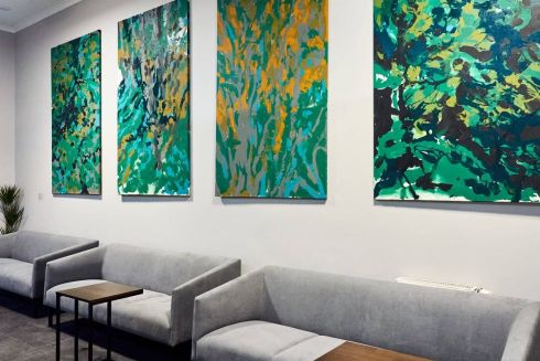 Душ, дитяча кімната, коворкінг: як виглядає нова зона відпочинку на Центральному вокзалі