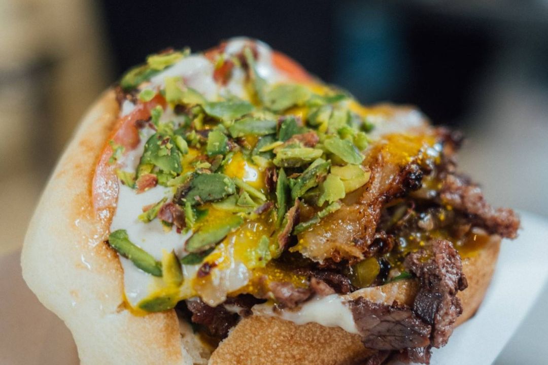 Шаурма, денер кебаб, гирос: в чем разница и как приготовить дома