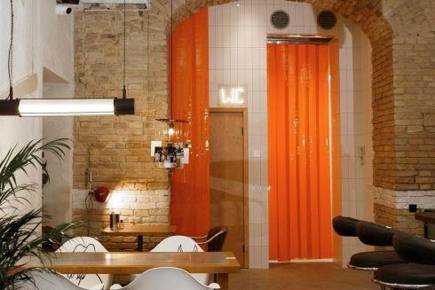 На Подолі відкрили ще одне “Міністерство шаурми”: тут готують на вугіллі