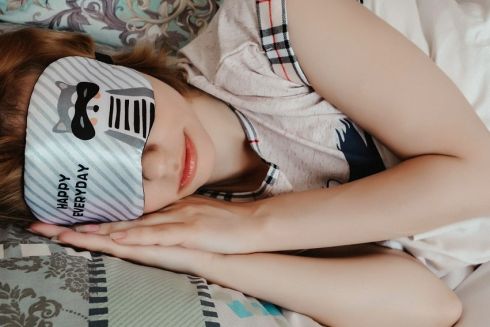 Плед, беруши и маски на глаза: В поездах Укрзализныци будут выдавать наборы для сна