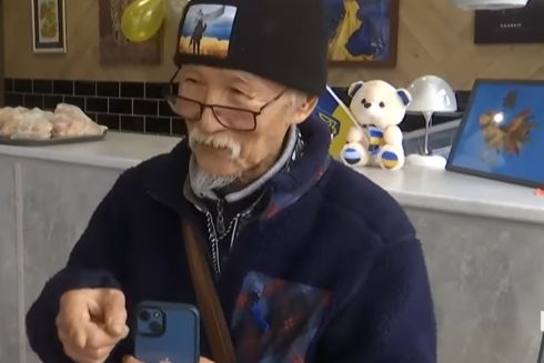 75-летний японец переехал в Украину и открыл бесплатное кафе в Харькове