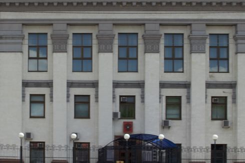 Київрада розірвала договір оренди землі з посольством росії