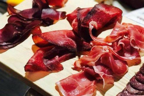 Прошутто, чоризо, салями: украинские производители мясных деликатесов