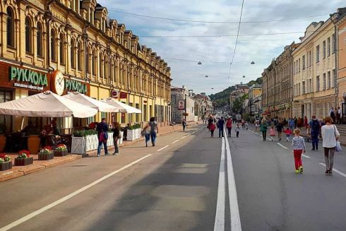 На Сагайдачного впорядкували вивіски і прибрали рекламу