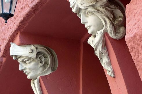 Ведьмы, привидения и вой в готическом замке: Мистический маршрут для прогулки по Киеву