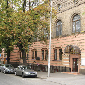 Приміщення університету Карпенка-Карого у Києві повернули у державну власність