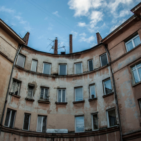 Во Львове россияне разрушили дом-памятник модернизма: Вот его история