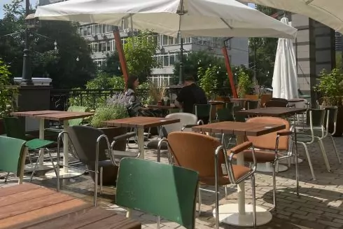 Алекс Купер открыл заведение "Зоря" на Лукьяновке