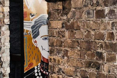 У Бучі відкрили кав’ярню “Чорнява”: у ній збирають гроші для військових