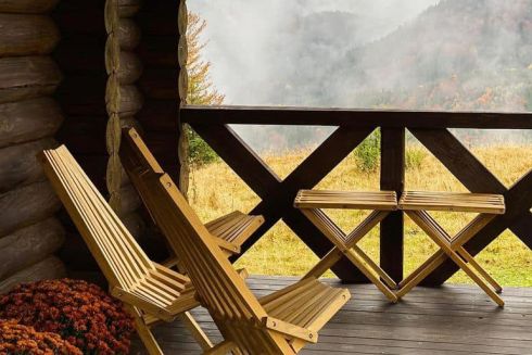 8 будиночків у Карпатах з чудовим видом на гори