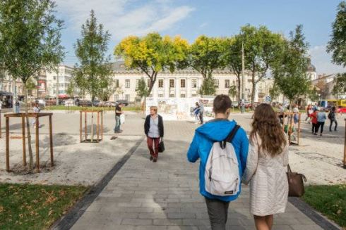 Как выглядит новый сквер на площади Контрактовой