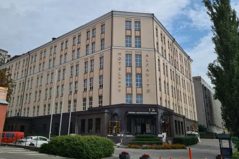 В Киеве отстроили гостиницу, в которую попала российская ракета: фото