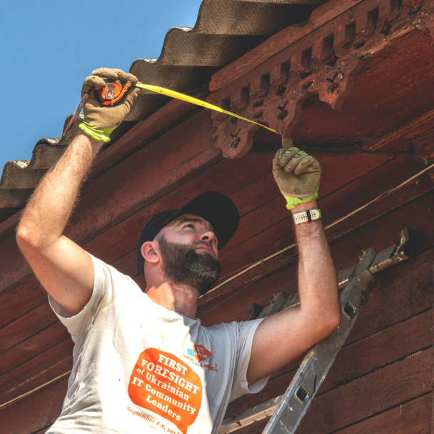 Как активисты восстанавливают старинные дома с уникальным деревянным кружевом в Чернигове