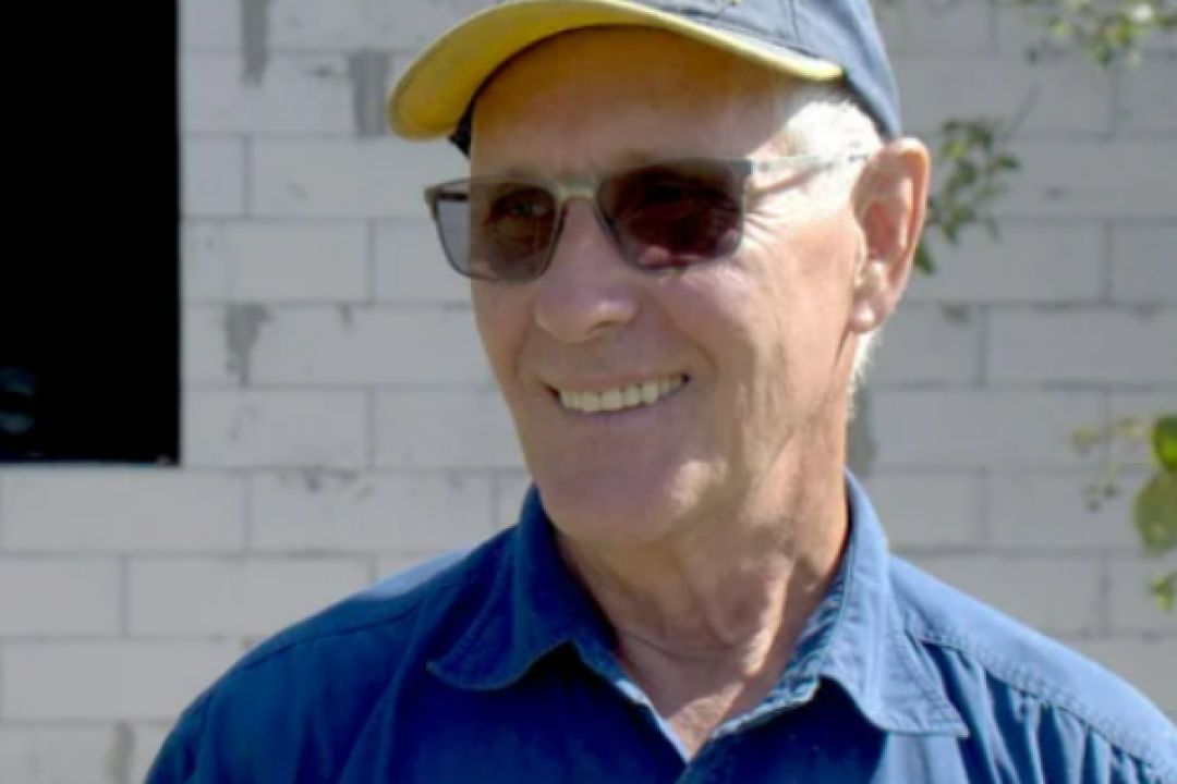 Австралиец собственноручно отстраивает дома украинцев, уничтоженные россиянами