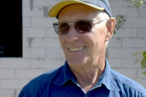 Австралиец собственноручно отстраивает дома украинцев, уничтоженные россиянами