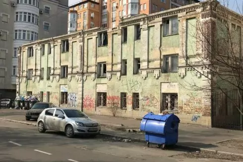 На Подоле пытались разрушить 100-летнюю лесопильню Снежко: жители остановили демонтаж