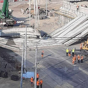 В Киеве во время ремонта упал мост на Шулявке