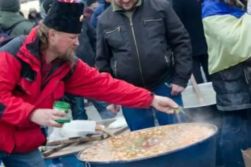 &laquo;Чай и бутерброды были как причастие, обряд инициации&raquo;: Воспоминания о еде на Майдане