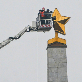 Підсумки року: 10 радянських пам'ятників, які демонтували у Києві у 2023 році