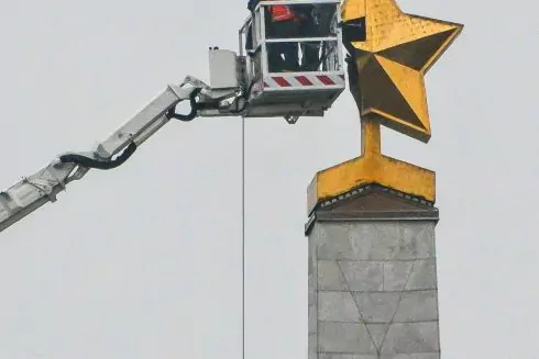 Підсумки року: 10 радянських пам'ятників, які демонтували у Києві у 2023 році