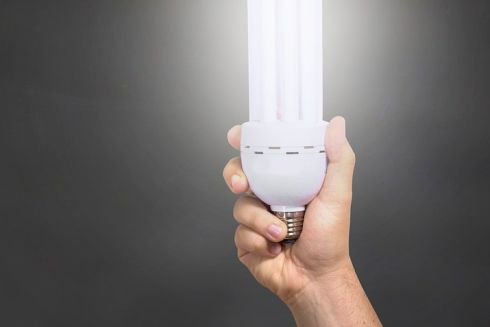 У відділеннях Укрпошти почали роздавати додаткові LED-лампи: хто їх може отримати