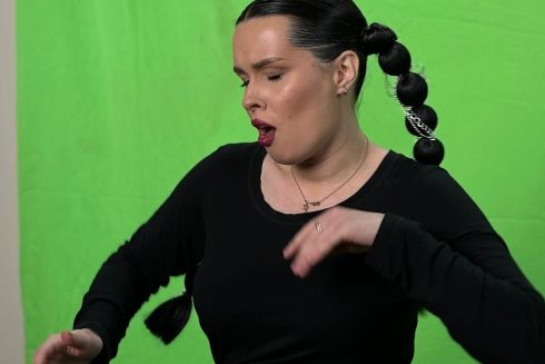 На українському Євробаченні вперше з'явився переклад пісень жестовою мовою – перекладачки стали зірками