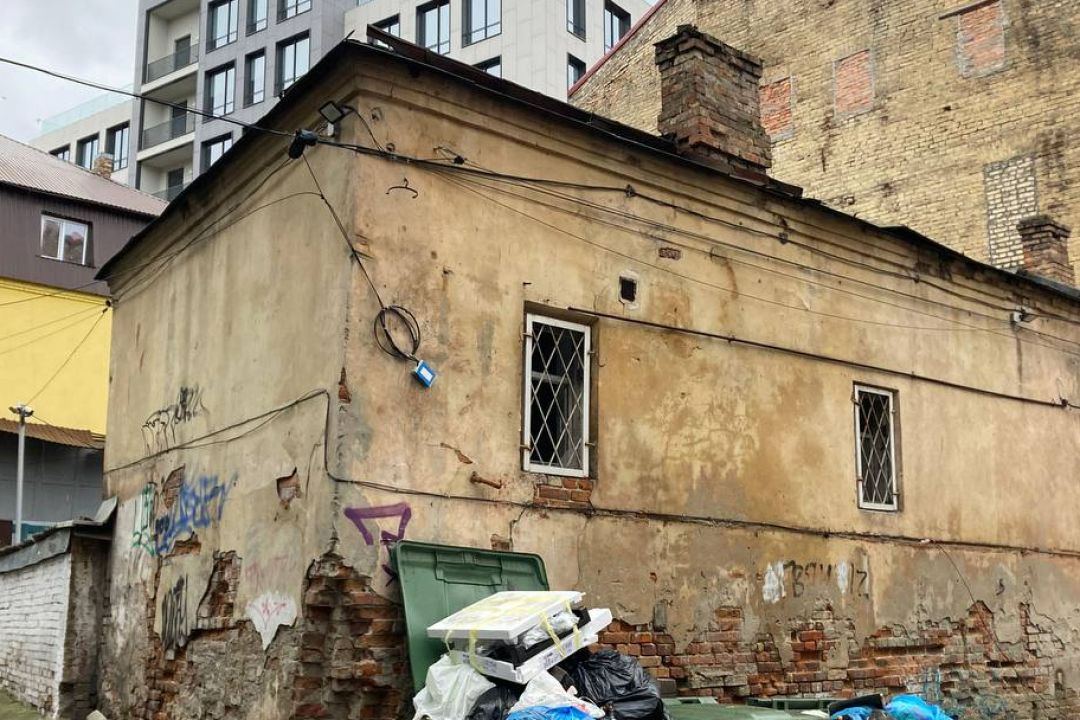 Історичний флігель на Михайлівській перебудовувати не будуть – офісне приміщення хочуть звести поруч