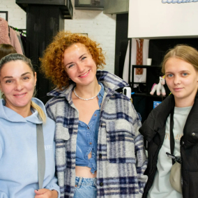 Як волонтери відкрили соціальні магазини у Києві і збирають речі для малозабезпечених
