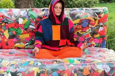 Одяг зі сміття, меблі з переробленого пластику: Апсайклінг-ініціативи, які запустили переселенці